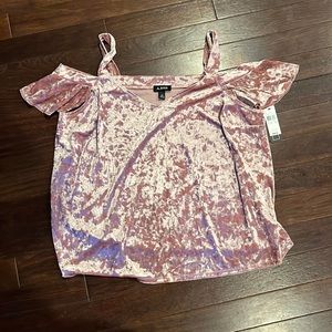 A. Byer top new with tags